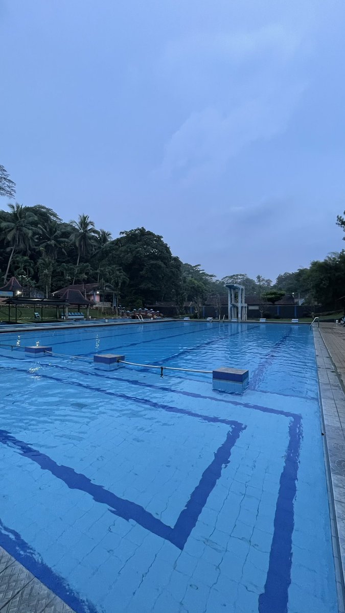 fernando_rated's tweet photo. Swimming date; we shared three underwater kisses. 🤭🤭🤭 https://t.co/NJMNCnWaJp
