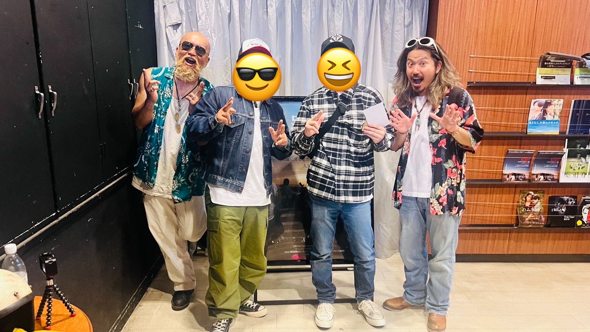 naimon14's tweet photo. 今日は映画を見に福山へ🚗
初回プレミアということでなんと無料！
限定グッズも買って写真も撮らせていただきました😆
朝から出て帰ったのが夕方💦　ほぼ丸一日だったから疲れた…
でも行って良かった✨

#バイク
#映画
#RASIN
#羅針 https://t.co/t7DLXr4hPL