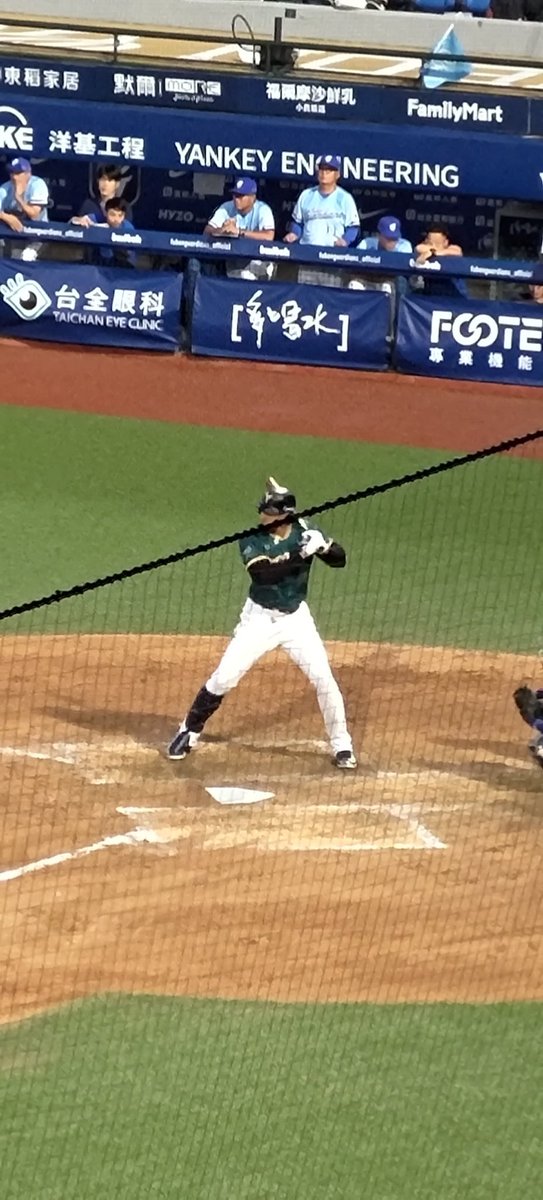 089ting's tweet photo. 2026.05.16-17 上禮拜的臺北兩日遊，身為邦迷第一次進新莊看邦邦，有贏球真爽！！新莊 https://t.co/JfCOOzXOFo