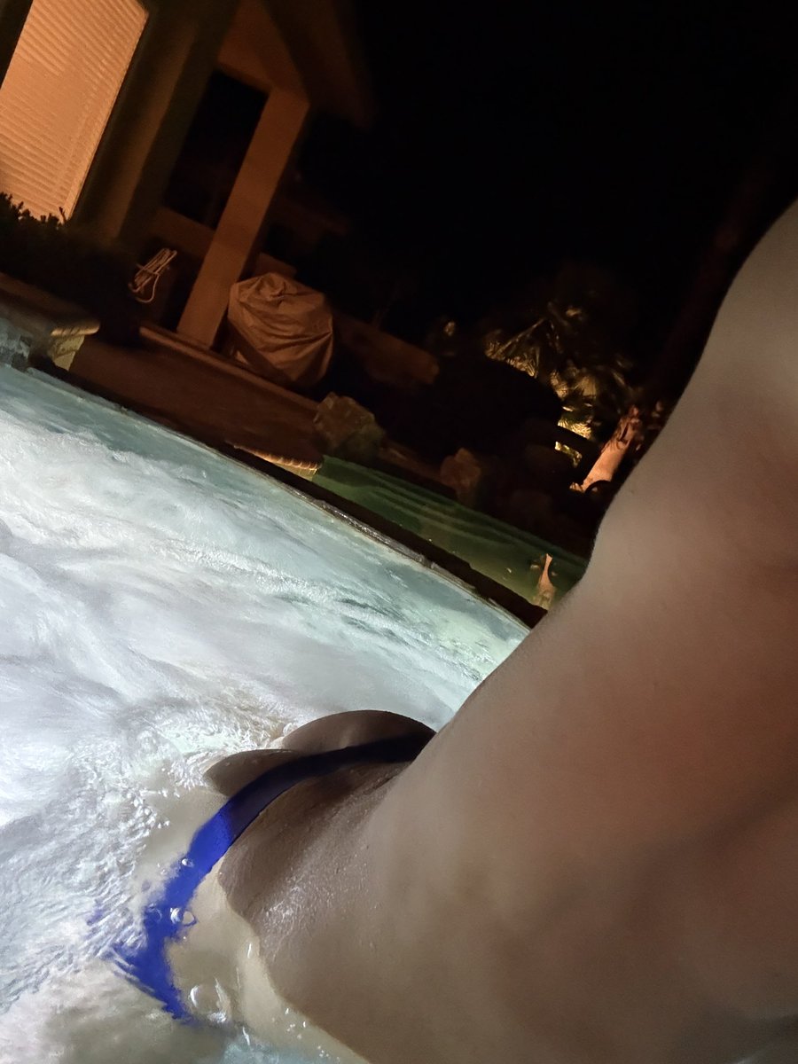 txfarmerboy's tweet photo. Do I have a butt? https://t.co/PKOxta9dZN
