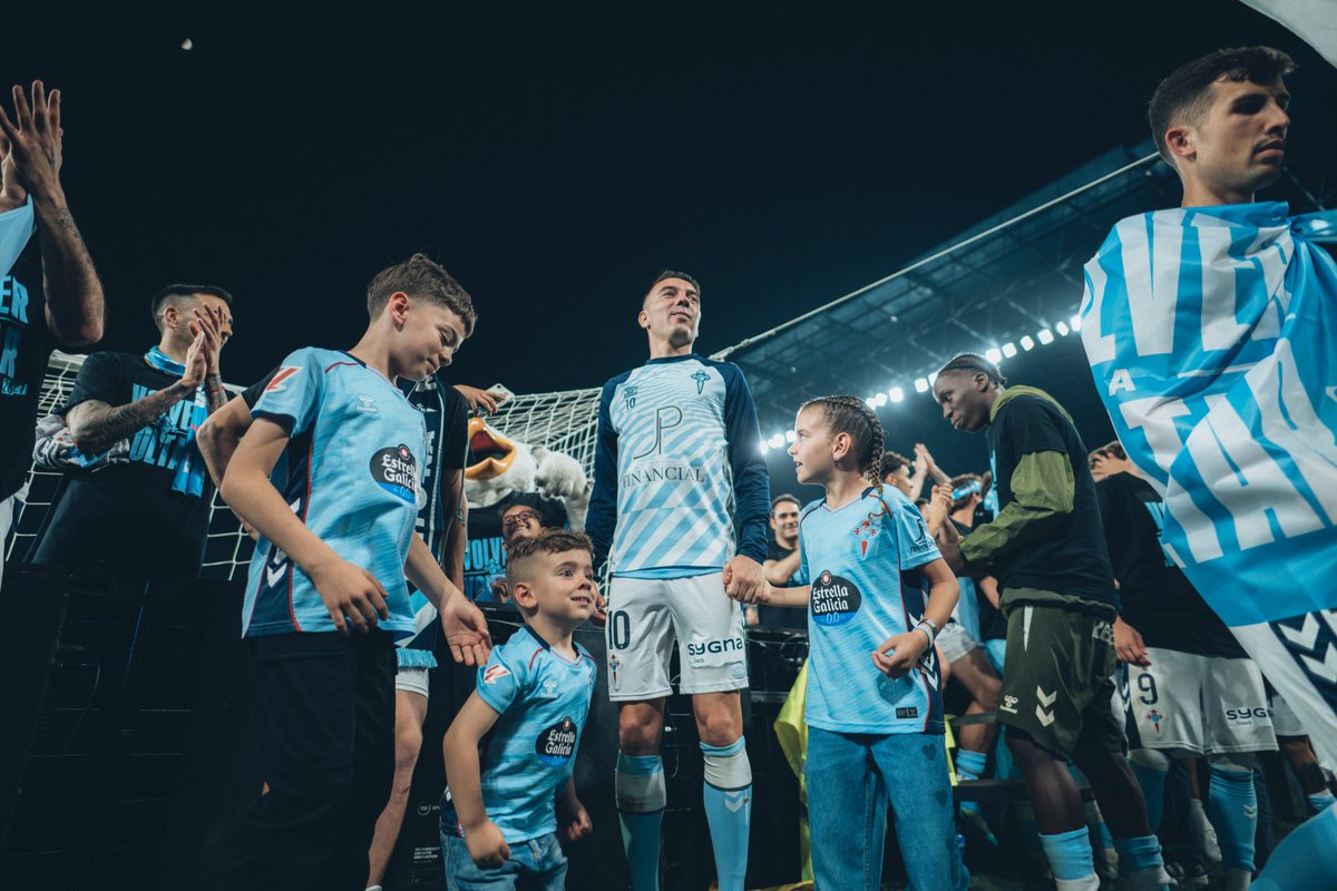 RCCelta's tweet photo. Por todos eses nenos, nenas, pais, nais, avós e avoas que sinten ao Celta no seu corazón.

Por todas esas xeracións de Afouteza.

A familia celeste é enorme, e xunta volta a Europa. https://t.co/Id8Nx9JTtS