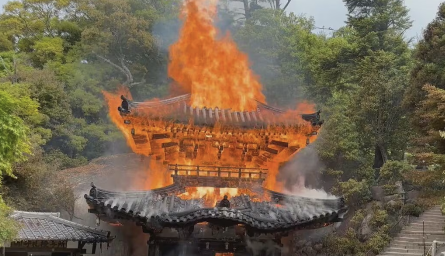 mitsu_low's tweet photo. 神社や仏閣が
日本中で燃えています。
そして、豚小屋も。
いま、日本国でいったい何が起こっているのか？

https://t.co/90fdrAgTHG

Master Mind Memberと
セカイムラ村人は、必ずご覧下さい。
「夏至点」から、ガラッと形成を逆転して行くために。 https://t.co/q9oJ9lozMy