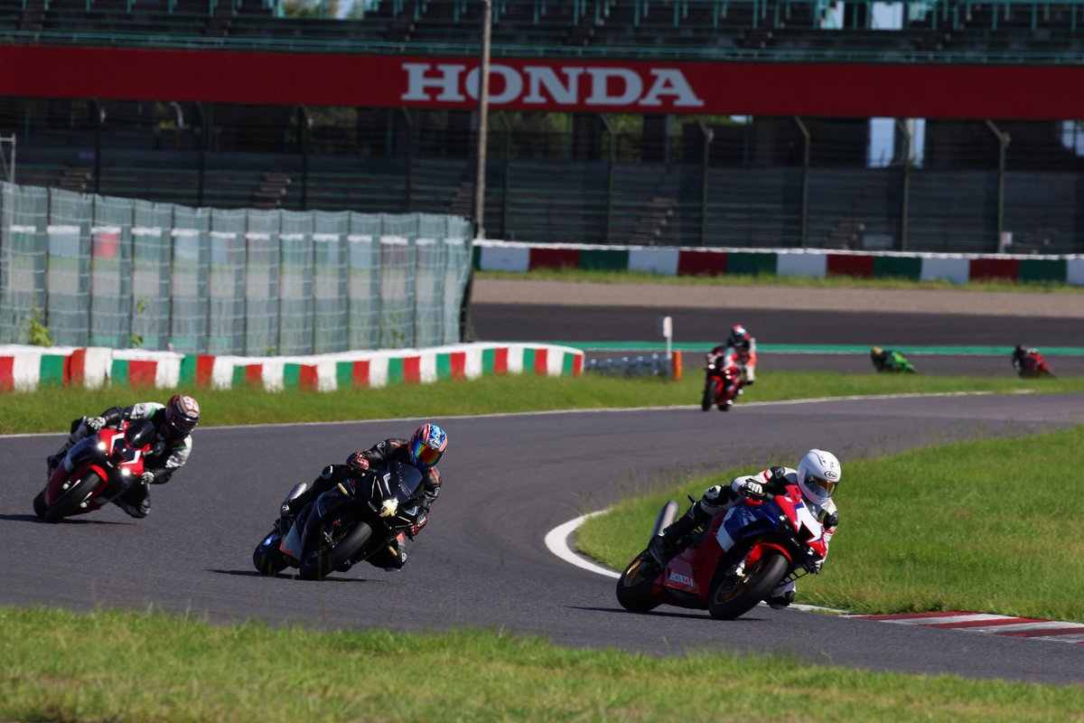 suzuka_event's tweet photo. いつかは「走ってみたい」を叶えませんか？

「サーキット走行、興味あるけど少し不安…」などのお声にお応えすべく、入会体験会を実施！

ライセンス不要＆先導走行で、初めてでも安心のサーキット体験！
鈴鹿サーキットを愛車で走れるチャンスです🏁
▼詳細はこちら
https://t.co/UNobjHKWiz