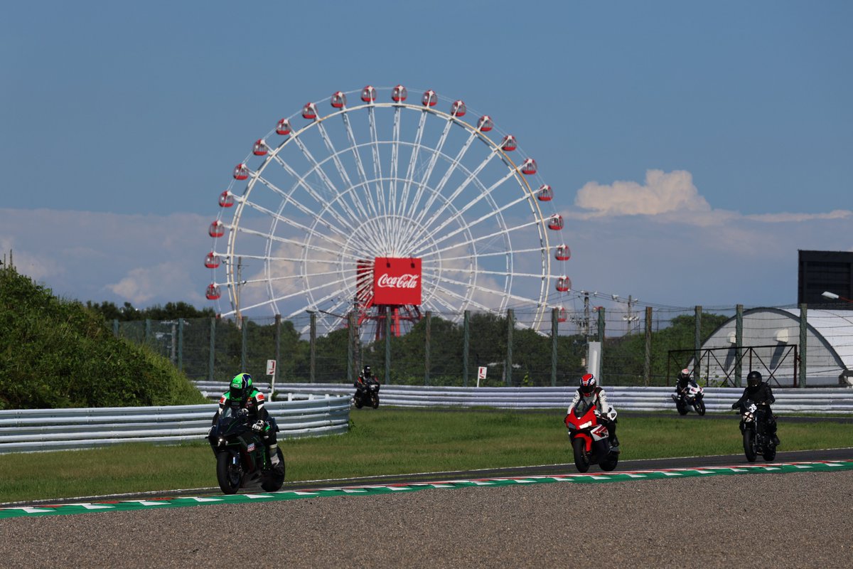 suzuka_event's tweet photo. いつかは「走ってみたい」を叶えませんか？

「サーキット走行、興味あるけど少し不安…」などのお声にお応えすべく、入会体験会を実施！

ライセンス不要＆先導走行で、初めてでも安心のサーキット体験！
鈴鹿サーキットを愛車で走れるチャンスです🏁
▼詳細はこちら
https://t.co/UNobjHKWiz