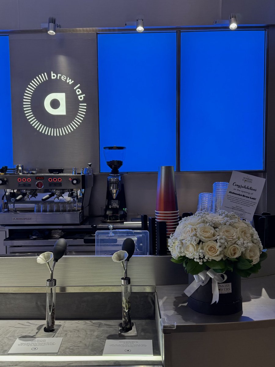 dprojectregime's tweet photo. Congratulations on the opening of Alchemist Brew Lab ☕️✨ @alchemistfrag 

A small bouquet from Dreamers with lots of love and support for this new beginning. Wishing your new project nothing but success ahead 💐 @DPRIAN_ https://t.co/UVaTIVB9KV