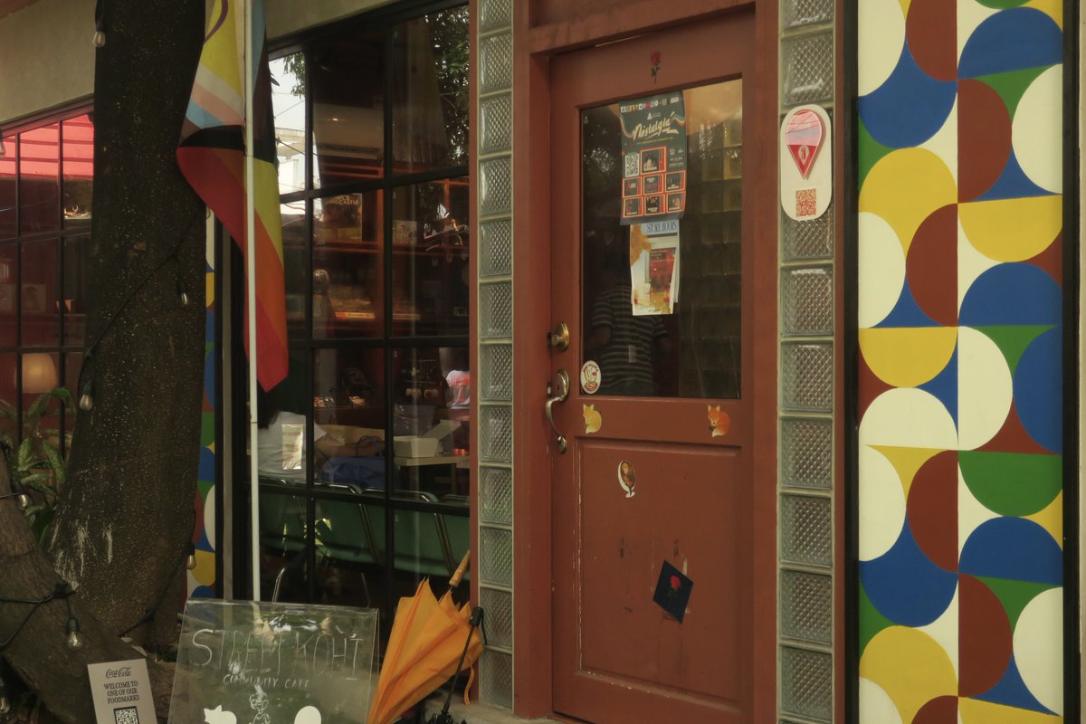 mrthvrgr's tweet photo. When time allows, I make it a point to grab coffee at a cafe nearby. Just small treats for crazy days. 🩰 https://t.co/UUTPa4jv4i