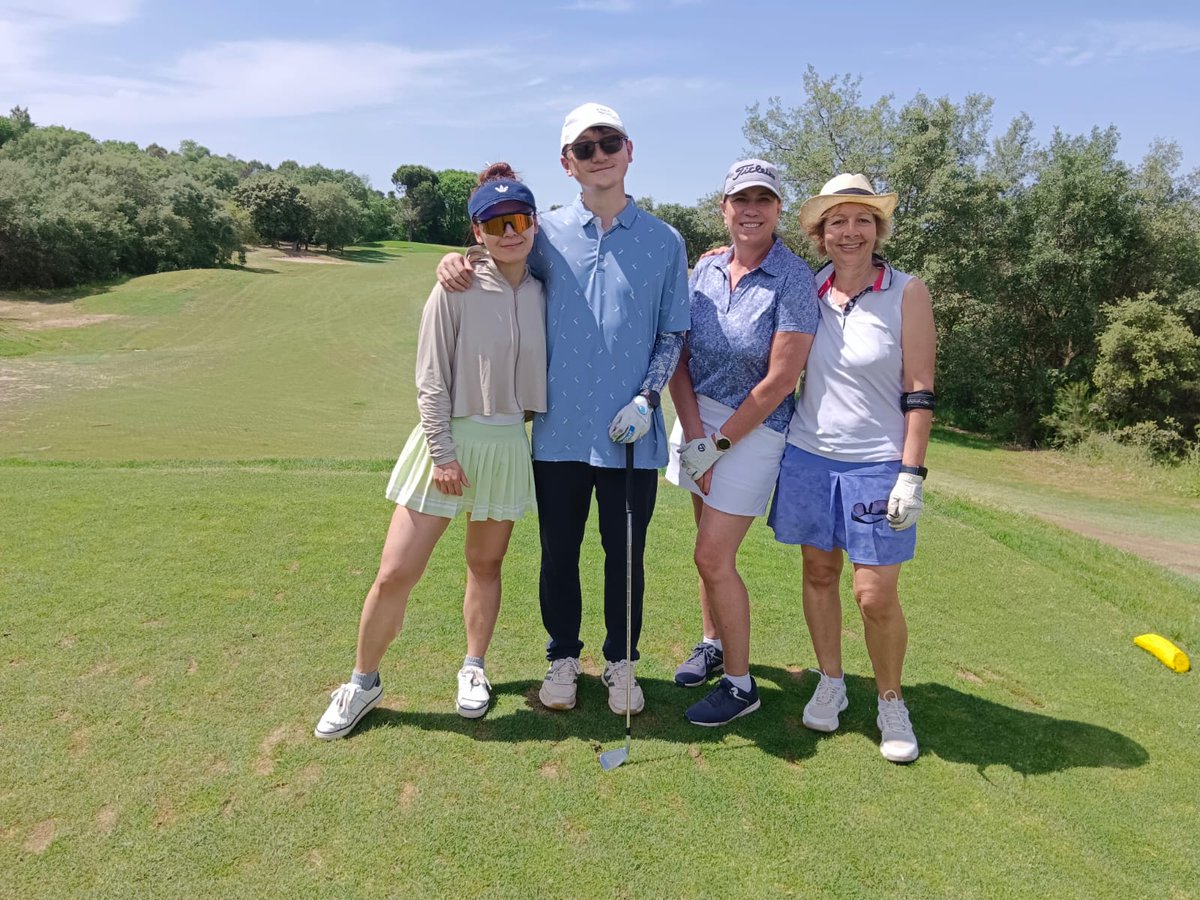 ElRobledalGolf's tweet photo. En juego la "Copa Federación powered by Costa del Sol" organizado por la @Fedgolfmadrid con un tiempo veraniego y un campo en perfecto estado.
Suerte https://t.co/oLiNDGdLAd