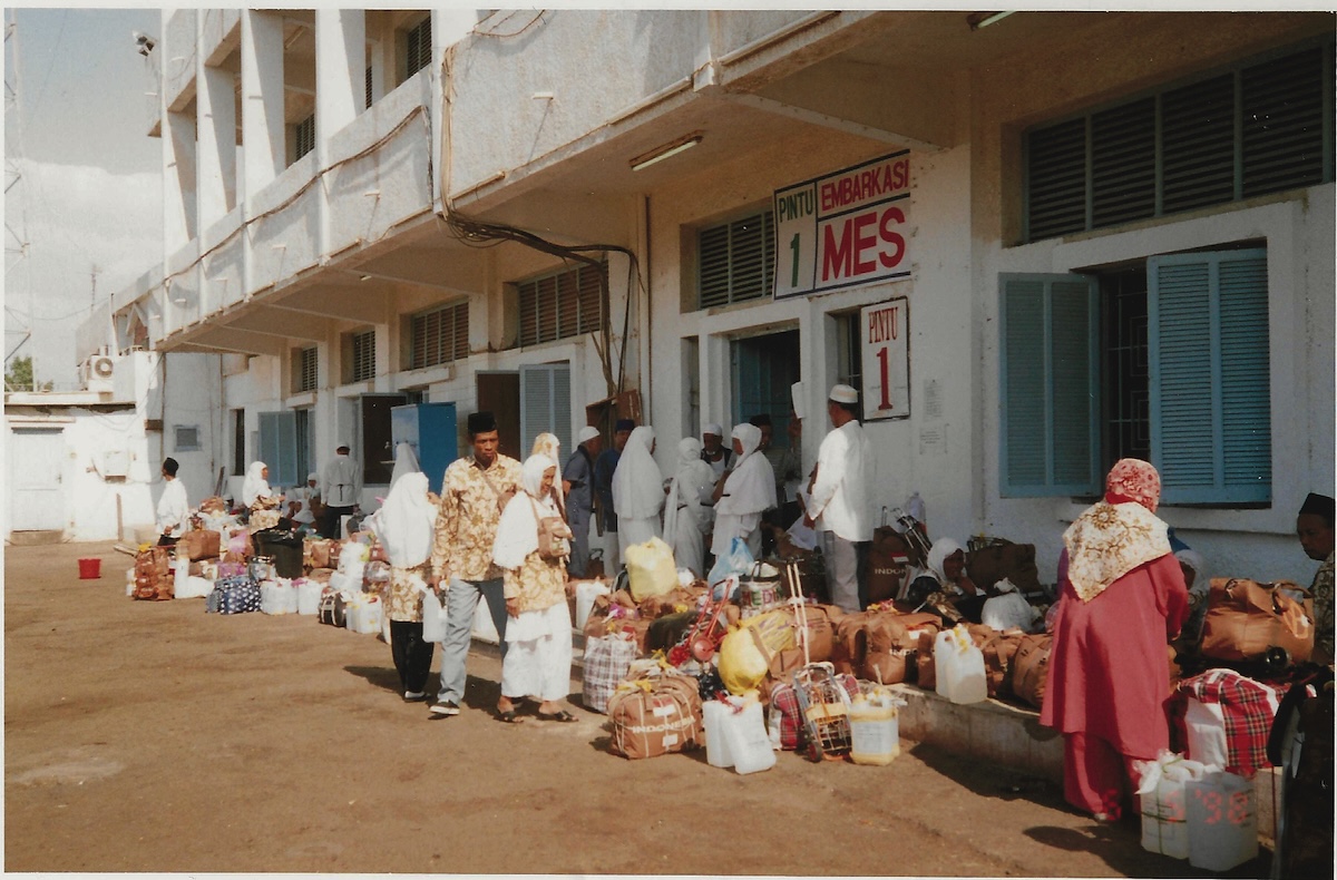 arabnews's tweet photo. Throughout its history, the city of #Jeddah has played a pivotal role as the main gateway for receiving pilgrims arriving at the holy city by sea, air or land. With the increasing number of pilgrims during #Hajj seasons, major challenges emerged related to housing, services, and health and environmental organization in the city. https://t.co/fcSJrfGlf4