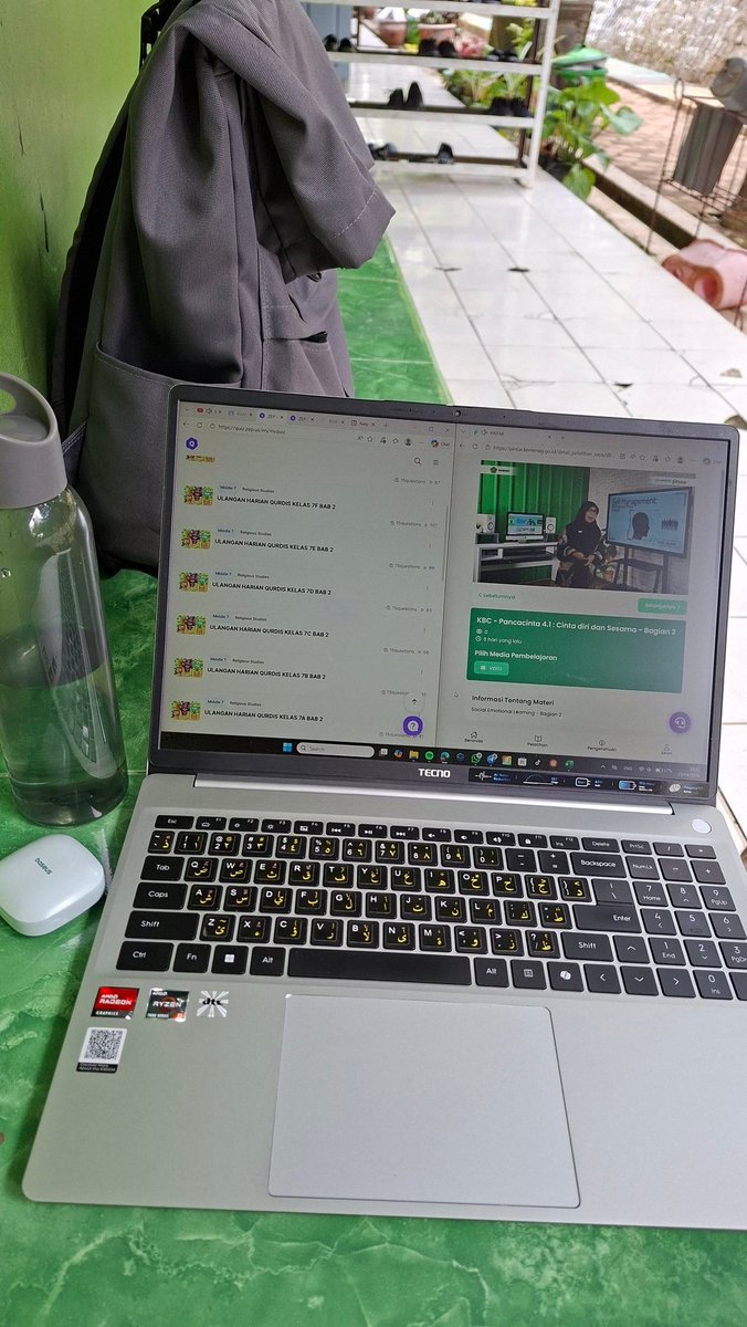 maddalatte's tweet photo. 23 April 2026
Laptop pagi masih sehat dan dipakai kerja. 
Sepulang kerja laptop masuk tas dan ditinggal main badminton 2 jam. Pulang badminton niat hati mau bersih2 kos sambil dengerin musik. Keluarin laptop dari tas dan pas dibuka terdengar bunyi "renyah" dari sudut layar. https://t.co/W2iMP4DSfT