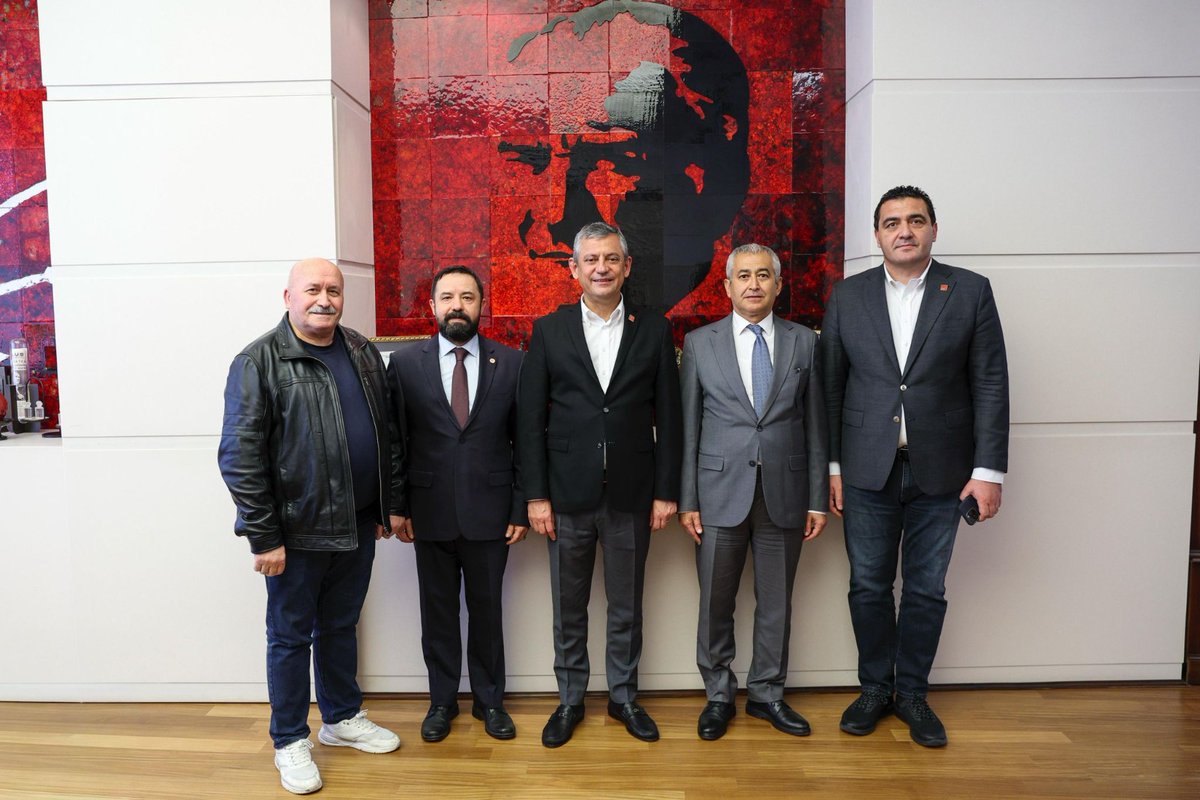 tapucevreyolis's tweet photo. Demokrasiye destek için CHP Genel Merkezini Ziyaret Ettik. https://t.co/NHWCaA0uKC