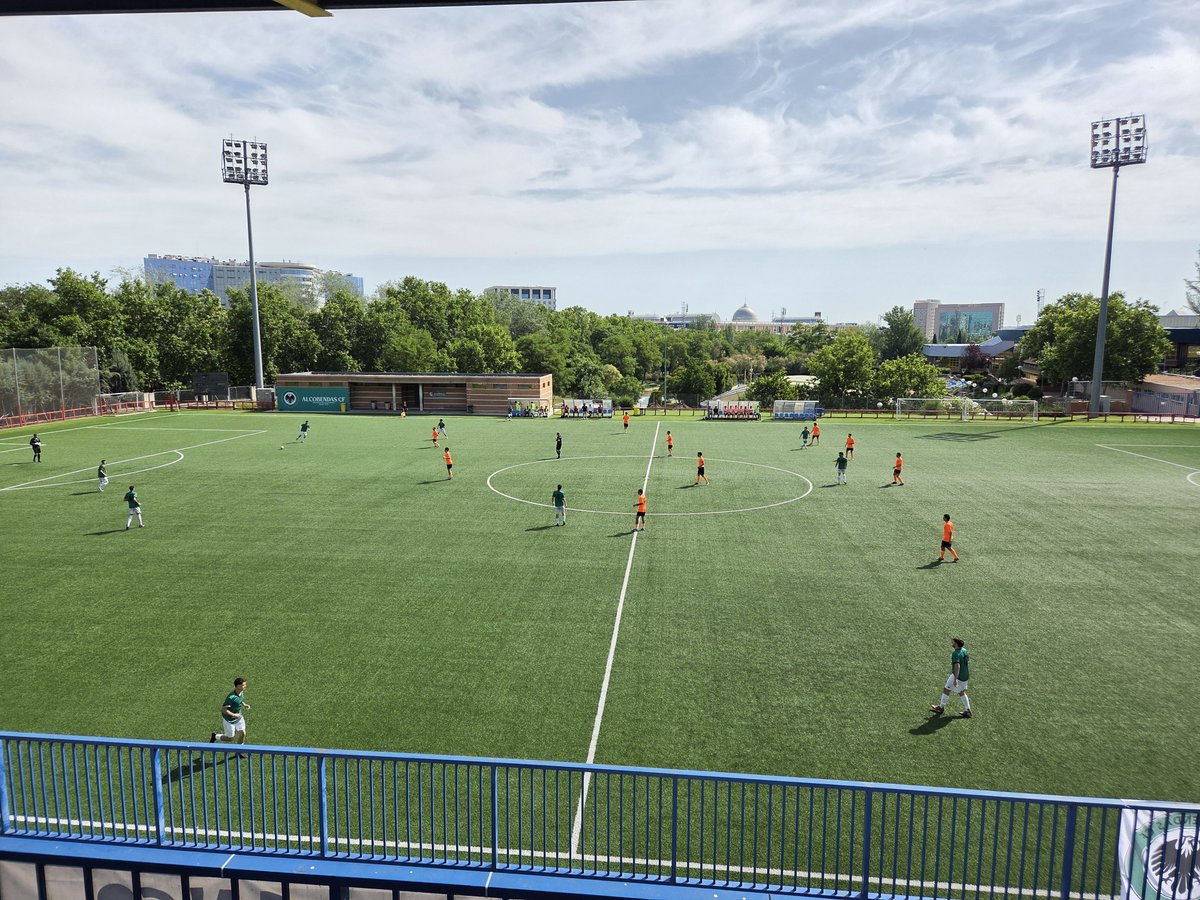 dominguezvd's tweet photo. ¡FINAL en el Estadio Luis Aragonés!
@ADAlcobendas 4 - 1 @Union_Aravaca [Emilio 13', Saura 27', Hugo 79', Viti 89' // Álvaro 5']

El Alcobendas asciende a Primera División Autonómica. https://t.co/RjOUF0KWIc