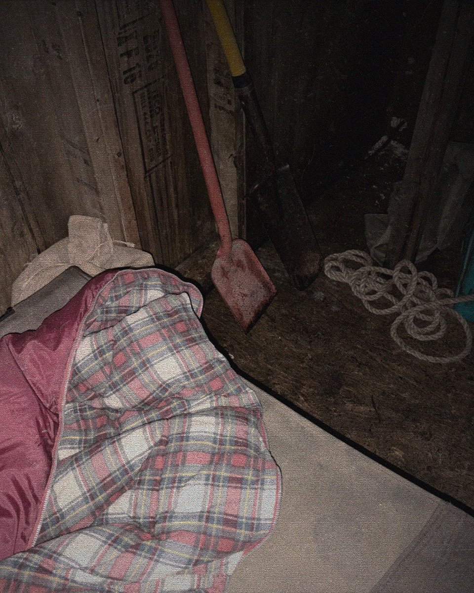 FCBpluto's tweet photo. @Charred_Ashes Definitely these two because the sack bag &amp; yellow gloves were seen in the shed that Jason was watching for 13 hours. https://t.co/LASvD5ZPIi