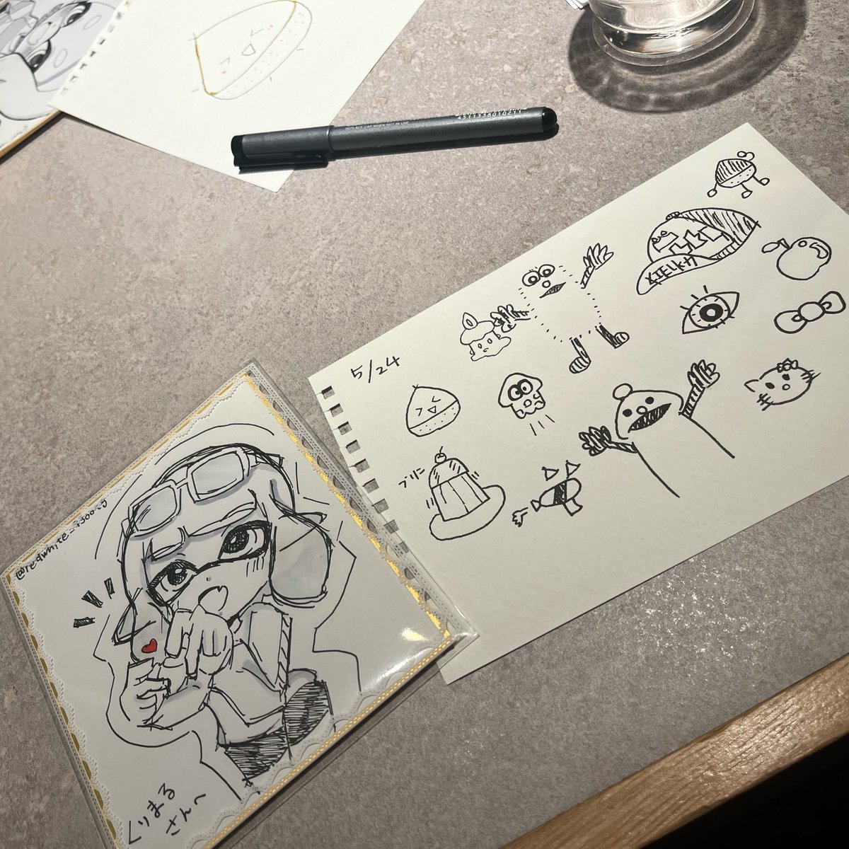 redwhite_93ootg's tweet photo. こはちさんに！！！！
隣で！！！！
描いてもらった！！！！
めっちゃ可愛い嬉しすぎる！！！！
(右は私のラクガキ) https://t.co/74hu4nLX7T