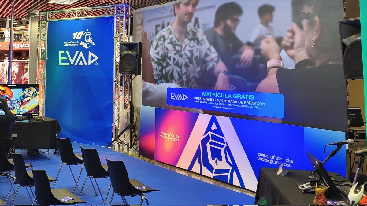 EstanteriaOtaku's tweet photo. 🔴 #Freakcon | Recordamos la zona de entrada y central con los videojuegos como auténticos reyes en la Freakcon. De Nintendo a la EVAD. https://t.co/DDyovNSzRz