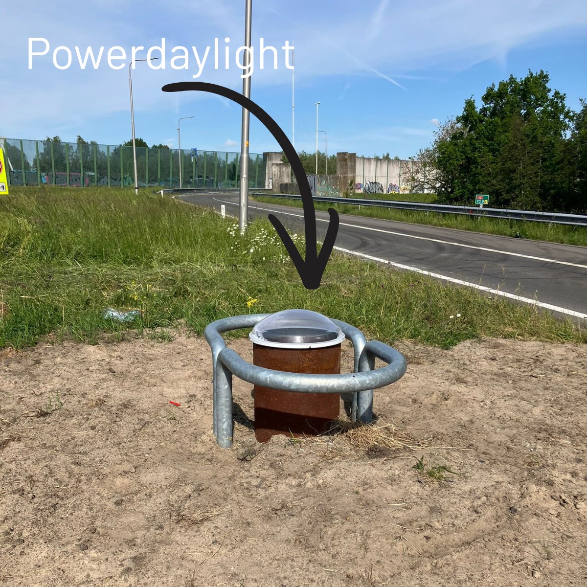 techcomlight's tweet photo. 🚓🌿 Het nieuwe politiebureau in Nieuwegein — gelegen aan de Zandveldseweg tussen de de carpoolplaats en de A2-afrit Nieuwegein-Zuid — wordt in het najaar van 2026 opgeleverd.

En heb jij onze daglichttopper al gespot? ☀️✨

#Nieuwegein #Politiebureau #Daglicht https://t.co/LoONkL2iVf