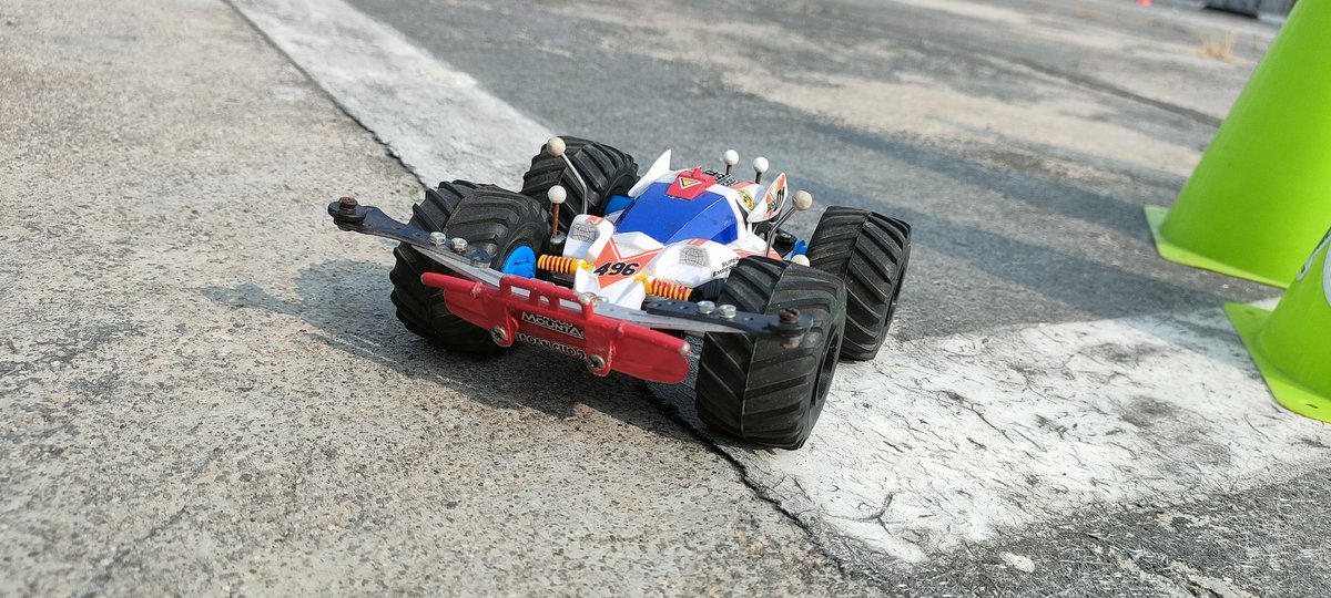 TeamFlazh's tweet photo. Today's run at rooftop #tamiya #mini4wd #tamiyamini4wd #playon #streetmini4wd https://t.co/NHljD6oL0u