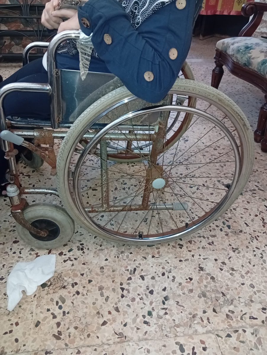 zaiim1212's tweet photo. صباح الخير، كيف فينا نأمن كرسي للصبية مثل هاي؟ في جهة ممكن تأمنها؟ او حدا عنده وحدة ممكن يتبرع فيها؟ 
يلي عندها كتير تعبانة وفي صعوبة للحركة فيها.
او اذا حدا بيتكفل يأمنها او يشتروها يحكيني ل اعطيه رقم صاحب العلاقة🙏🏻 https://t.co/bMlf6dZHvM