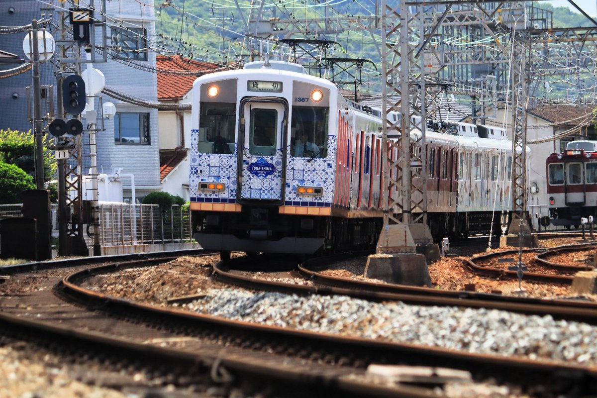 d51tom's tweet photo. 上本町で開催の『三重県のいいものうまいものフェア』会場となる臨時列車。
とばしまメモリー波の章（VC67）+伊勢志摩お魚図鑑（W23）で運行。
3色列車となる。上り6828レ・下り8529レ
#近畿
#三重県のいいもの・うまいものフェア
#とばしまメモリー
#お魚図鑑 https://t.co/tO8ZElh9br