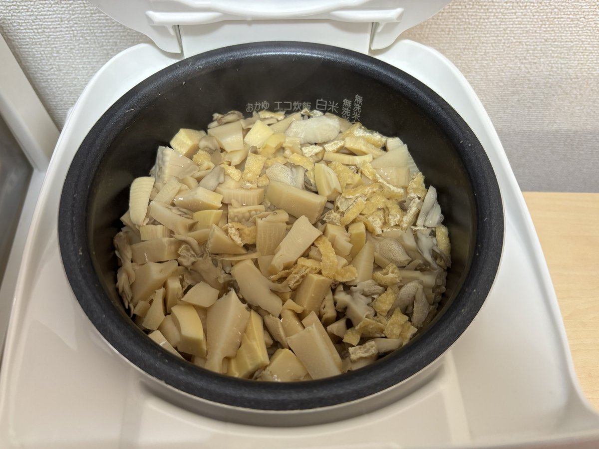 muffmuff2535's tweet photo. たけのこご飯食べたくセットし1時間後　緊張しながら開ける　パカっ　ぱくっ　美味しいっ😆👍🤤 https://t.co/bFzMV4CLTF