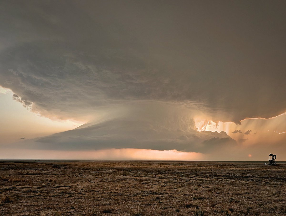 wxhendr's tweet photo. 1 year ago, on May 23, together with @GerWeather, I saw my first tornado ever, as well as the best supercell I have ever seen near Kit Carson, Colorado https://t.co/21n27nQTiN