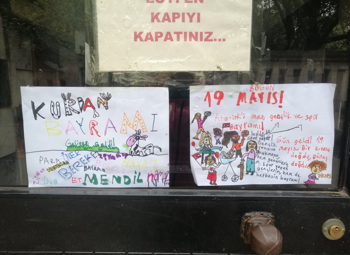 NalanInan's tweet photo. Yolumun üstü olmayan bir apartman https://t.co/g8pddozdYFğımlı oldum, burada yaşayan bir çocuk kendi sosyal medyasını kurmuş.Tatlı tatlı çizdiği resimlerle gündemi duyuruyor https://t.co/V19ODJRc6uşfedeli çok olmadı, arada aklıma geldikçe sokağa girip bakıyorum, canım çocuk ❤️ https://t.co/ADPBftyoiN