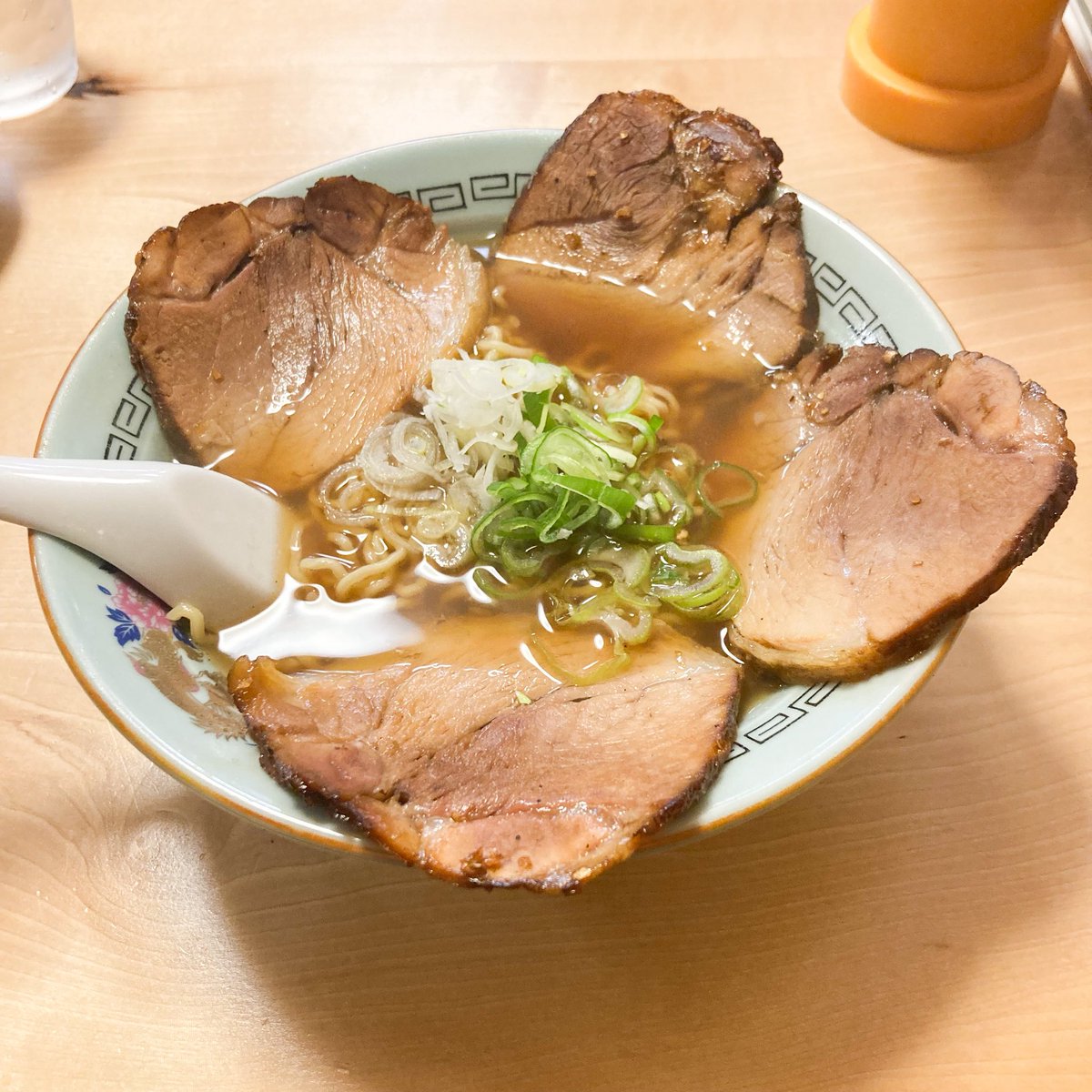 rsnonaka's tweet photo. 今回は炙り焼豚麺。
この店美味過ぎる。 https://t.co/BbF1yt07WS