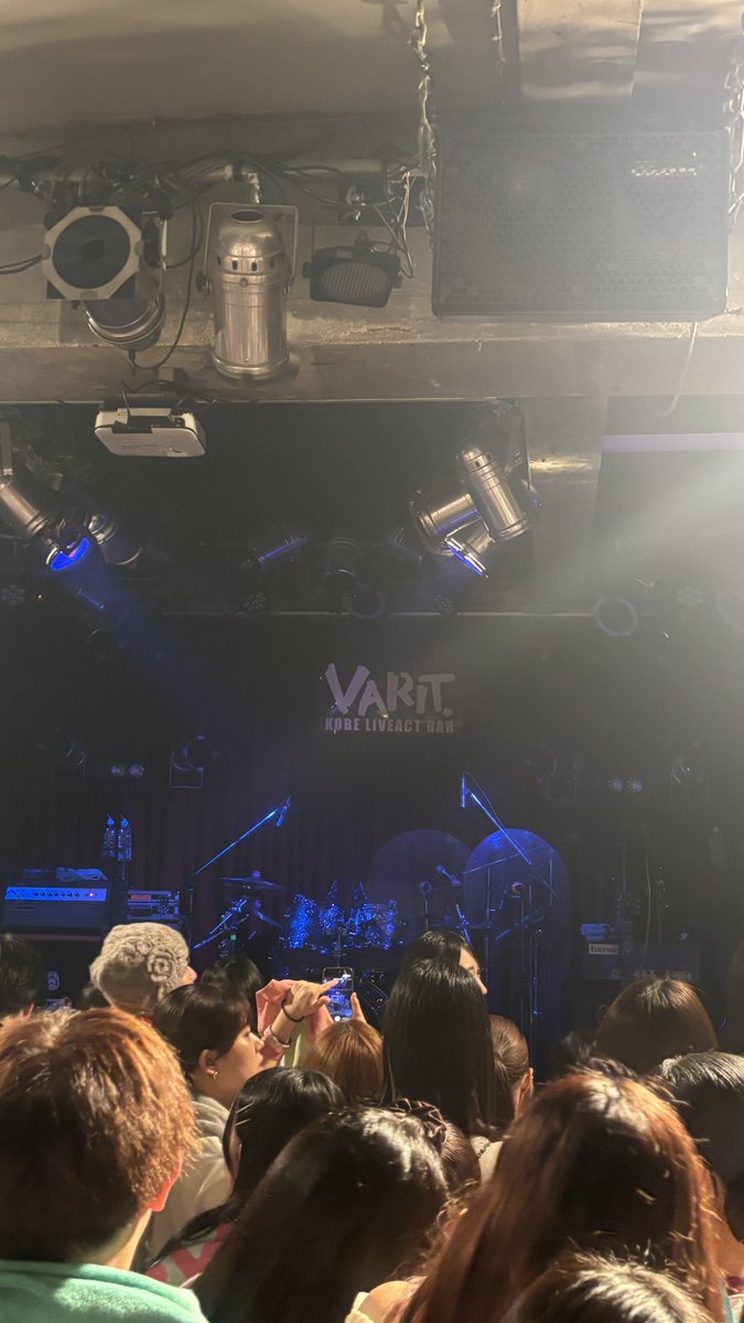 Kureq_'s tweet photo. LASTワンマン去年のツアーぶりでめっちゃ楽しかった！
セトリも神すぎたし最高やった！ https://t.co/TmHnfkqkrh