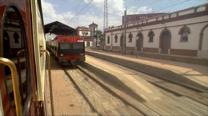 Unoscuantostre1's tweet photo. Algunos trenes vistos en el capítulo 10 de la temporada 1 de la serie "Viajar en tren" dedicada a España. #Renfe #tren #ferrocarril #serie #Viajarentren https://t.co/Vy3iULe1pL
