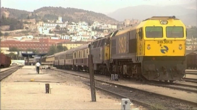 Unoscuantostre1's tweet photo. Algunos trenes vistos en el capítulo 10 de la temporada 1 de la serie "Viajar en tren" dedicada a España. #Renfe #tren #ferrocarril #serie #Viajarentren https://t.co/Vy3iULe1pL