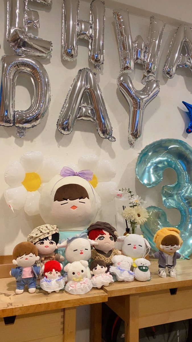 hyukant's tweet photo. คาเฟ่ลูกแตรน่ารักมากก มีวินดึเต็มไปหมดเยย 💜🩵💚 #DaylightWhispersWithJH https://t.co/2W8c8dttgf