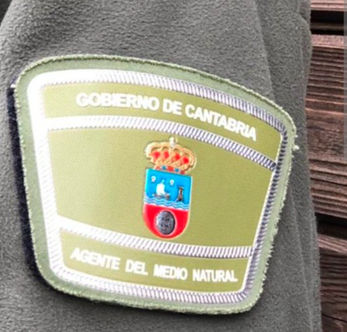Marcoslrua's tweet photo. 1️⃣Hace ahora un año, los agentes del medio natural Fernando Quevedo Pedrosa y Gerardo Merino Obregón se ofrecieron voluntarios para participar en la matanza de lobos en Cantabria en plena época de reproducción. 
https://t.co/EYdO6cnNtA https://t.co/2n3fxKVawI