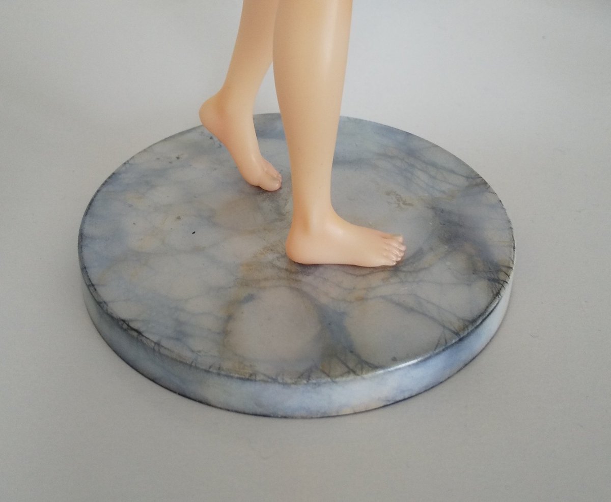 ryuko_lin's tweet photo. たまにやってるプライズ品フィギュアのリペイントのついでに、あのプライズ品特有の安っぽ〜い台座をなんとかしようとなんちゃって大理石調にしてみたり https://t.co/TAP5DyJJJb