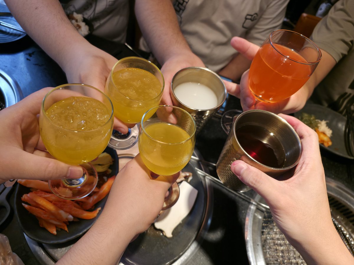 CuruMirr's tweet photo. 乾杯！！！！！みんなお疲れだよ！🐻‍❄️ https://t.co/cq84W1DdaF