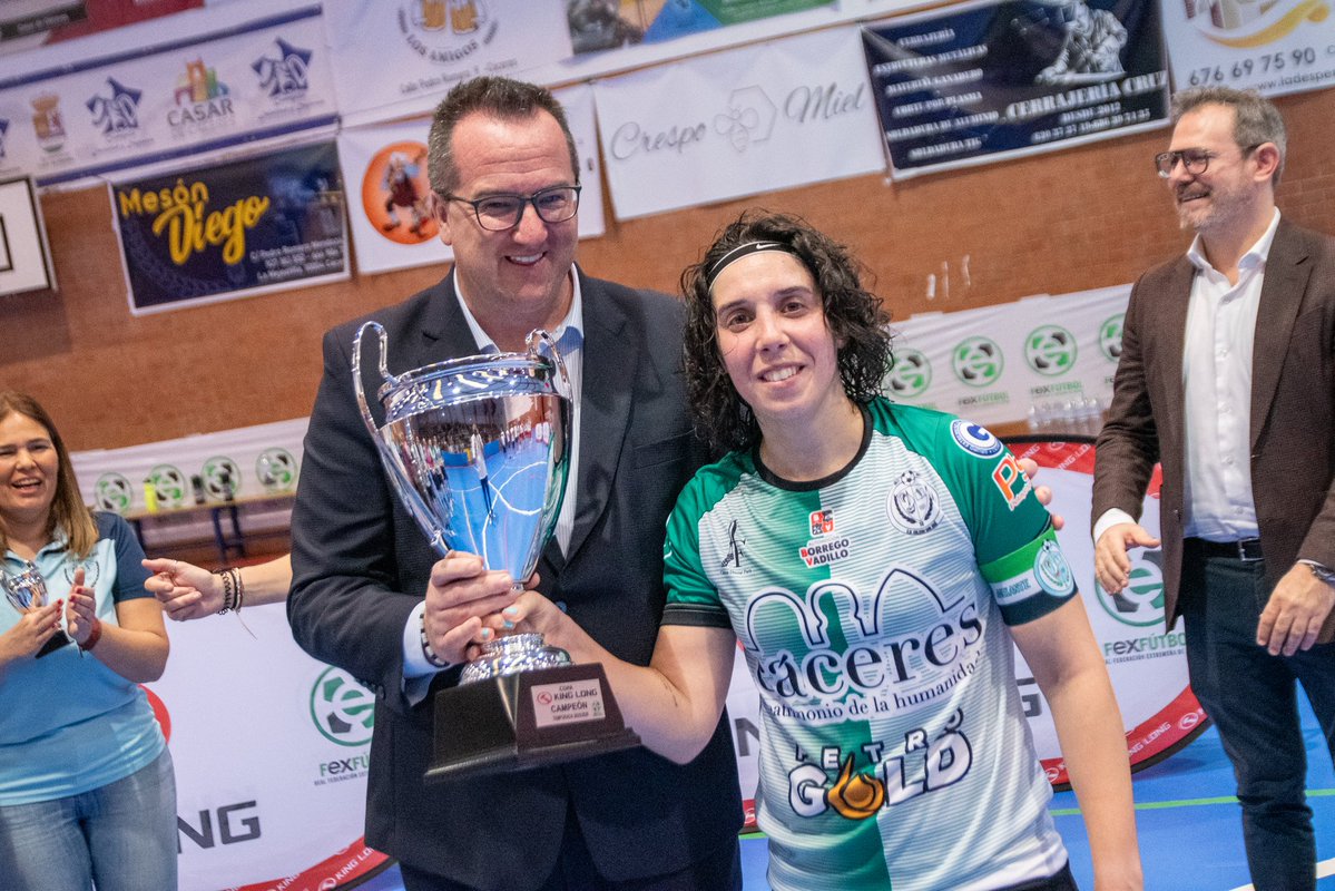 FedExFutbol's tweet photo. 🙌 ¡¡¡Otra COPA para la colección!!! 🙌

@SportingGarro 1-5 @CdcSanJoseFS

👏👏👏¡¡¡Enhorabuena, @CdcSanJoseFS, 🥇𝐂𝐀𝐌𝐏𝐄𝐎́𝐍  de la 🏆𝐂𝐎𝐏𝐀 𝐊𝐈𝐍𝐆 𝐋𝐎𝐍𝐆 Femenina de Fútbol Sala 2025/2026!!!

¡Muchas gracias a todos los que nos habéis acompañado, así como al Ayuntamiento de Casar de Cáceres por las facilidades brindadas en la organización de este evento!

#CopaFutsalEX
#CopaKingLong