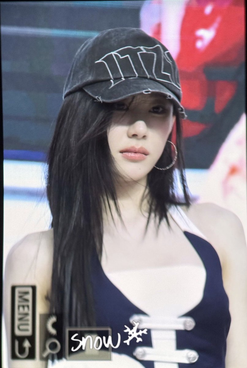 chaeryeong love bot 🤖 tweet media