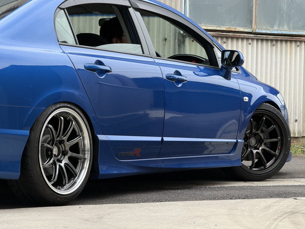 CLFKjam78's tweet photo. New Wheel !!

・ADVAN Racing RS-DF  
     F 9.5j+22   R 9j+43

・DIREZZA ZⅢ
     F 255/35    R 225/40 https://t.co/kxjT15qeuN