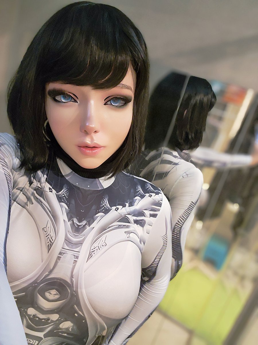I tried to make the eye and lip colour and make up inspired by  @wellchannel0214's style. I think she still does it better XD. I'll get  better with more practice. I really