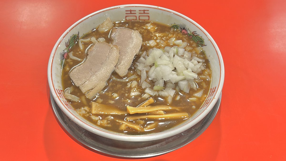 cider_elevator's tweet photo. 地下鉄伏見駅付近にあるラーメン店「燕参上」
新潟燕三条ラーメンと辛口カレーをいただきました。
太めのちぢれ麺とシャキシャキの玉ねぎの食感がよく、煮干しスープの旨味が全面的に出ていた #新潟燕三条ラーメン🍜
スパイスがかなり効いた辛口カレー🍛
どちらも結構美味しかったです。#燕参上 https://t.co/8Iv4HEDGfh