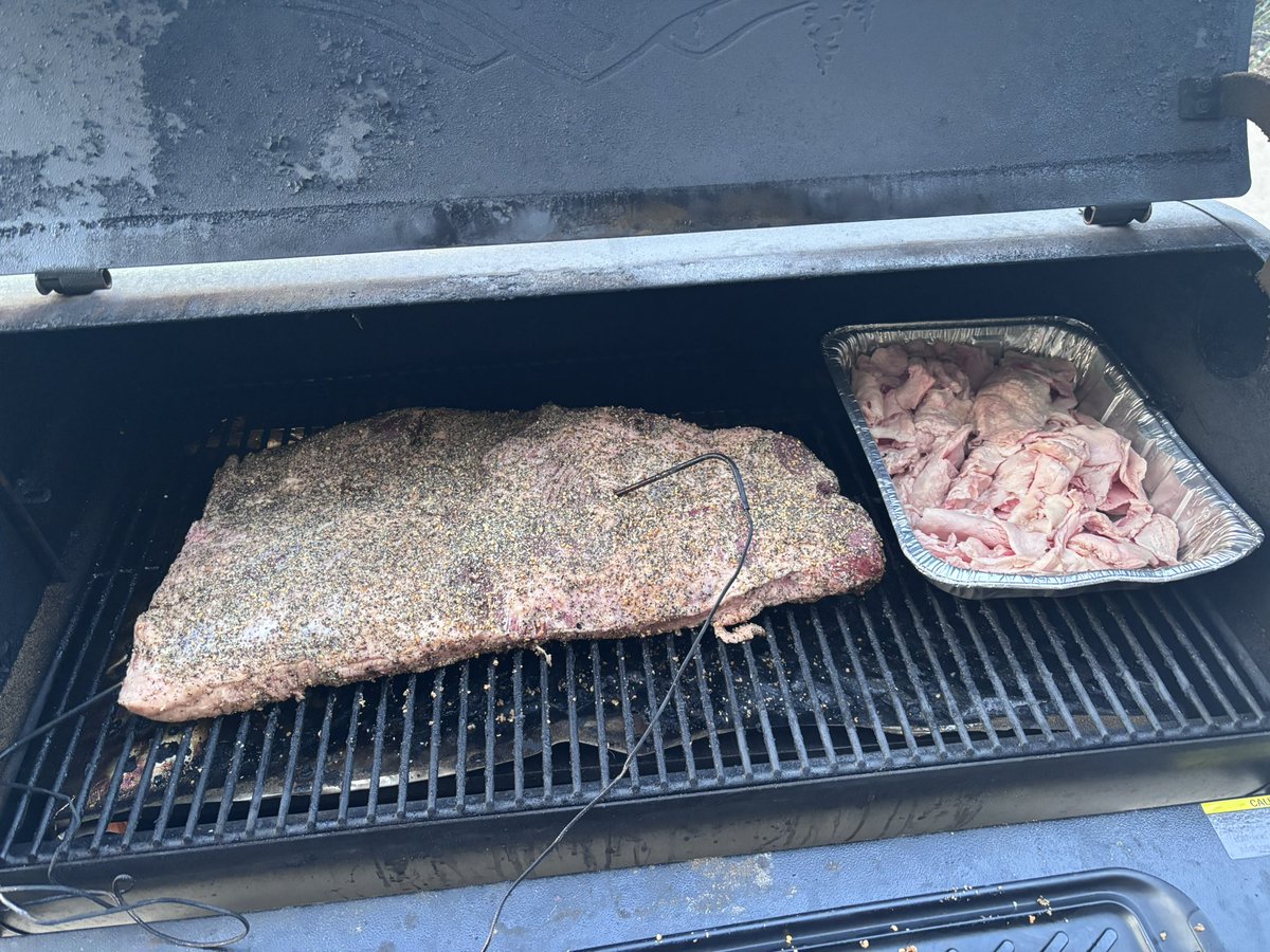 jesse_scanlan's tweet photo. Got up early for this brisket. Makings of a great day https://t.co/tXLU3E1FpT