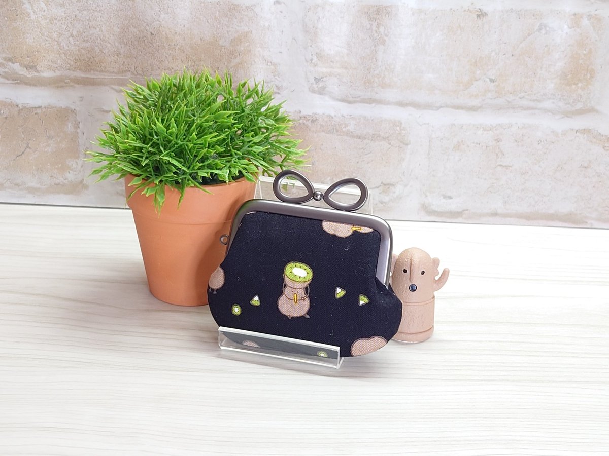 👛がま口色違いコーデ👛 柄:キーウィとキウイ 同じ柄で色違いがある