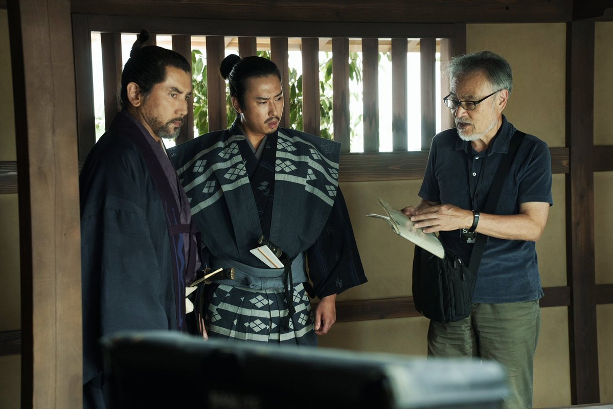 oHLeiqANE8fT9Ck's tweet photo. 6/19公開、黒沢清監督の最新作『黒牢城』、全役者陣が最高レベルの緊迫感のある重厚な演技の中にはあって、個人的に宮舘涼太の佇まいは印象的。
前作『火喰鳥を、喰う』では正に”怪演”で磁場を支配していたけど、本作では忠実な家臣としての落ち着いた演技。
今後、映画出演がぐっと増えそうな予感。 https://t.co/RfkGeyh7DD