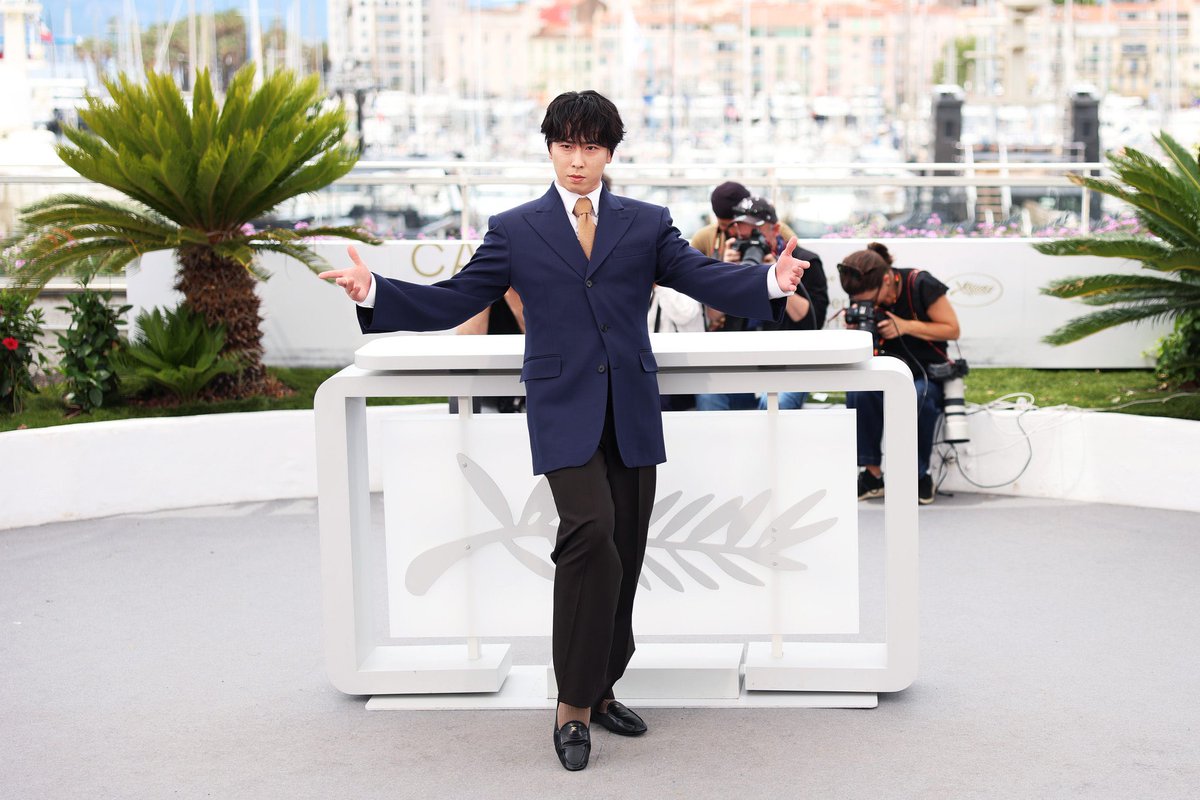oHLeiqANE8fT9Ck's tweet photo. 6/19公開、黒沢清監督の最新作『黒牢城』、全役者陣が最高レベルの緊迫感のある重厚な演技の中にはあって、個人的に宮舘涼太の佇まいは印象的。
前作『火喰鳥を、喰う』では正に”怪演”で磁場を支配していたけど、本作では忠実な家臣としての落ち着いた演技。
今後、映画出演がぐっと増えそうな予感。 https://t.co/RfkGeyh7DD