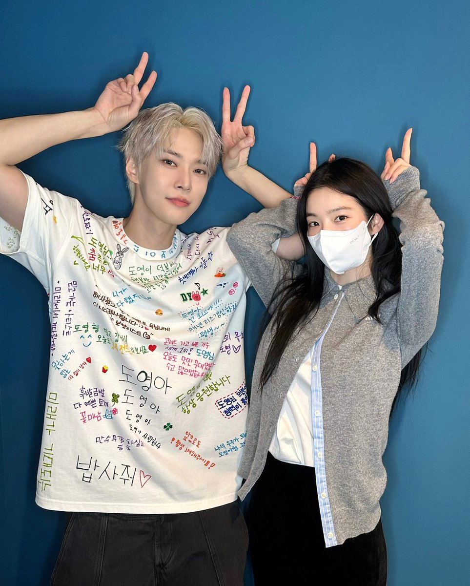 mmeltdy's tweet photo. โดยองส่งข้าวหน้าปลาไหลไปคอนเสิร์ตพี่เบ พี่สาวมาดูคอนน้องโดยองหลายครั้งแล้ว ถ้าตอนนี้โดยองไม่ได้เข้ากรมคงไปซัพพอร์ตที่คอนเสิร์ตด้วยตัวเอง 🤍🩷 https://t.co/i2cJdST90b