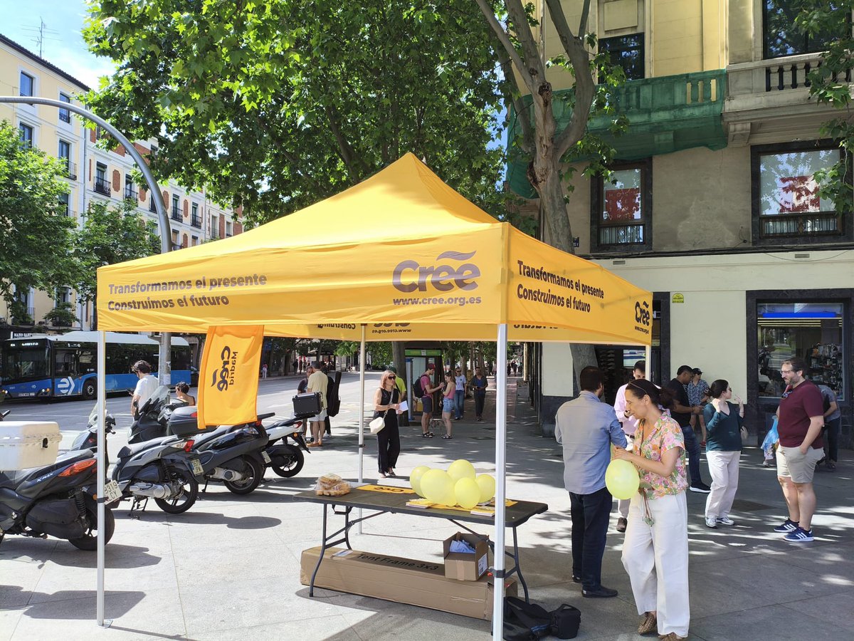 GironaJean's tweet photo. Hoy nuestros compañeros de Madrid, a pie de calle, escuchando y acompañando a las personas.

Pronto estaremos también en Cataluña, Comunidad Valenciana, Andalucía, Baleares, Extremadura y muchas más comunidades.

@CreeMadrid al lado de las personas.
@oficialcree al lado de España https://t.co/X2YJgMP7De