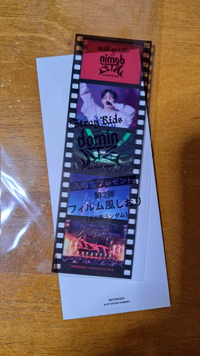 lee25_catbit's tweet photo. Stray kids 
 The dominATE Experience 
スキズ　映画　入場特典　
第2弾　フィルム風しおり

【譲】スンミン
【求】リノ

スリーブに入れて保管しております。郵送での交換希望ですがよろしくお願い致します。
#スキズ交換 https://t.co/3i0b42gnb8