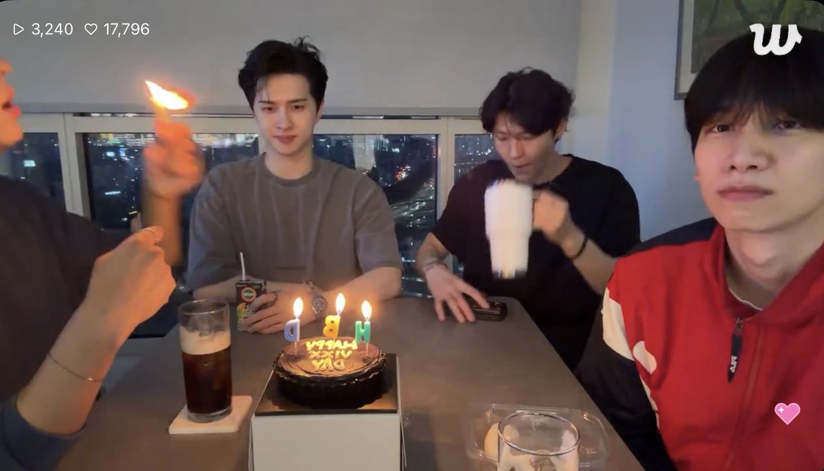 ponta_pu's tweet photo. 何年かぶりにweverseのアプリ開いたわwww

14周年おめでとう🎊 4人とも充実してて元気そうで良かった⭐️

#빅스 #VIXX 
#HAPPYVIXXDAY
#VIXX14thAnniversary https://t.co/KUzSekKGa4