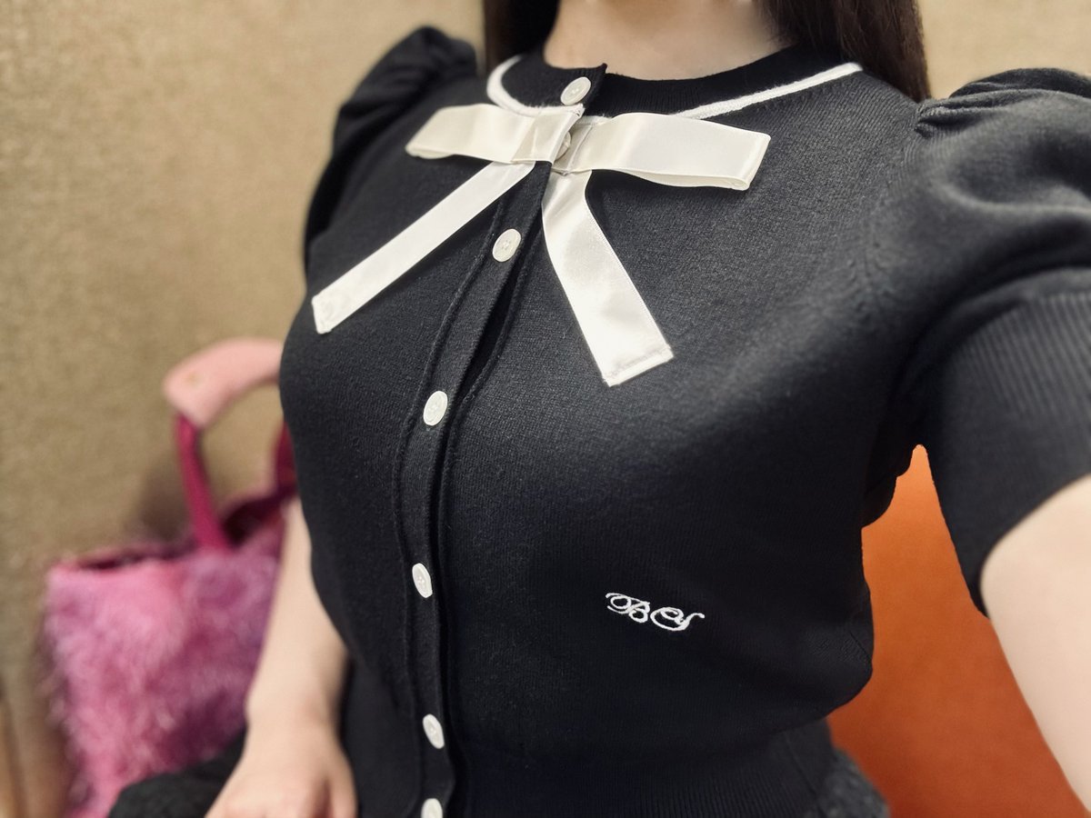 yutn__'s tweet photo. Bibiy.のカーディガン初おろし🖤
オフィスコーデにも◯

26SS可愛すぎてトップス4着購入した💭🍒 https://t.co/zI9GJFotcv