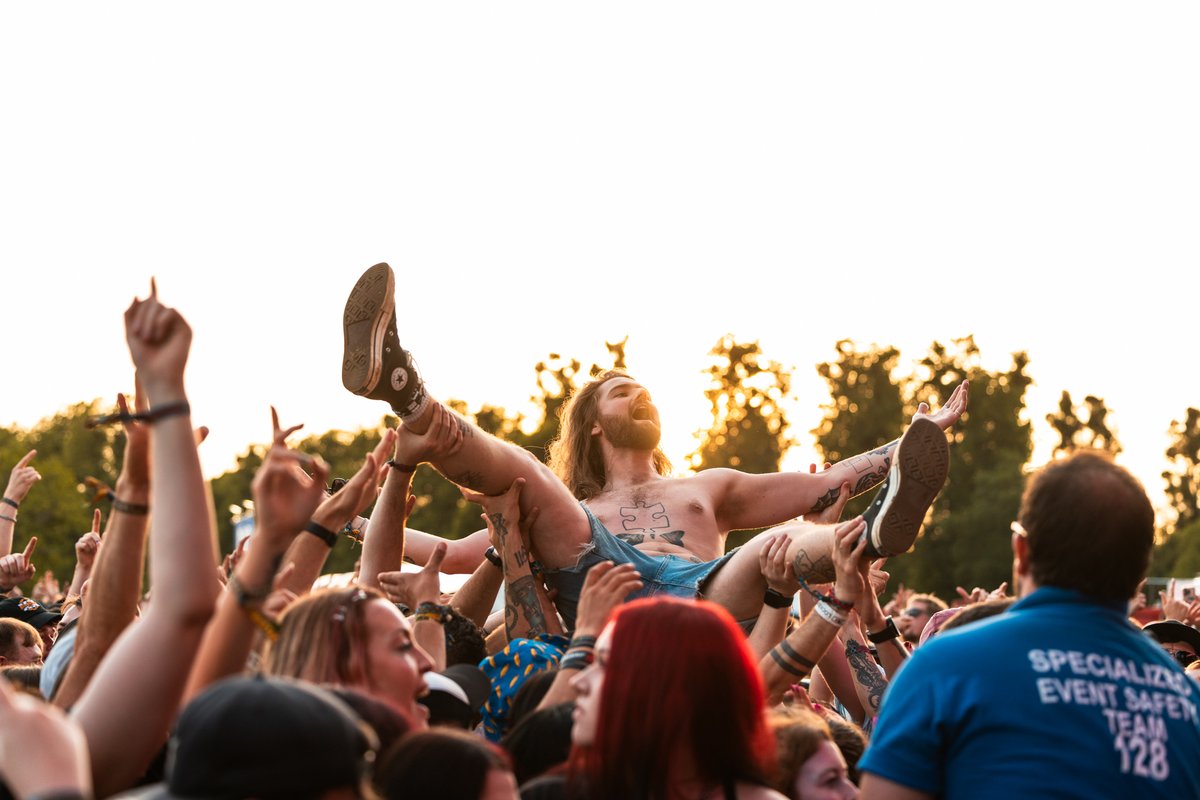 Rock Sound tweet media