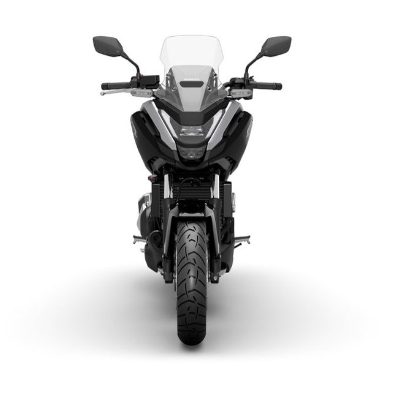 NC750X のシート高は800mm ちょい高すぎて操れない、残念。