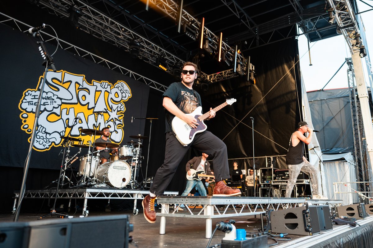 Rock Sound tweet media